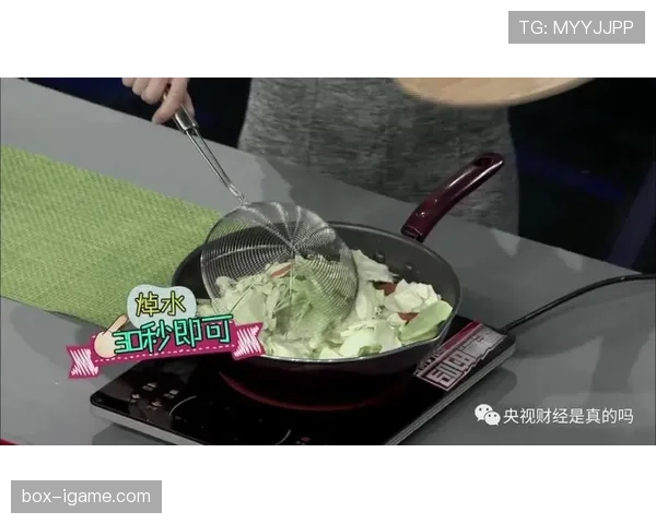 孙准浩训练完直接钻进泡菜冰箱啃萝卜，这自律我真看不懂